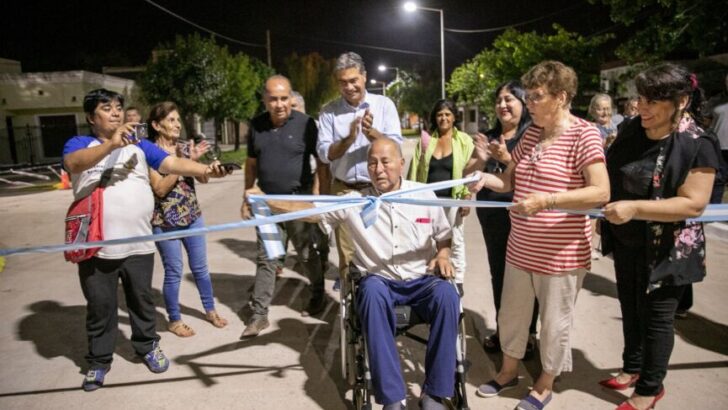 Las Breñas: Capitanich inauguró ocho nuevas cuadras de pavimento urbano