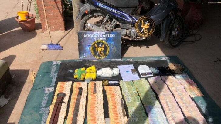 Pampa Napenay: allanan un búnker y secuestran cocaína, dinero y motopartes