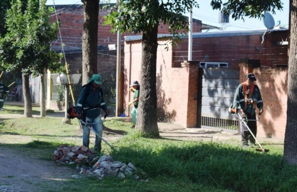 Resistencia: operativos de saneamiento integral en las calles de villa Luzuriaga, desde Castelli hasta Edison