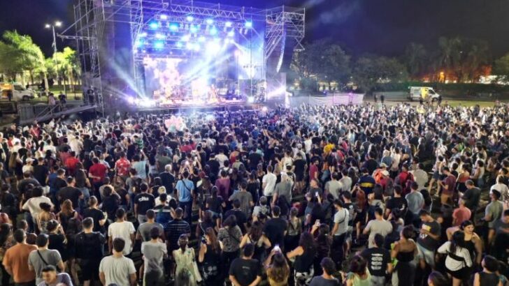 Una multitud participó del cierre del Pre Carpo Rock, con Juanse como número central y Amansa Locos como banda ganadora del festival