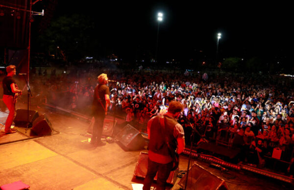 Una multitud participó del cierre del Pre Carpo Rock, con Juanse como número central y Amansa Locos como banda ganadora del festival 2