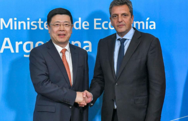 Argentina desdolariza las importaciones de China y pasa a yuanes