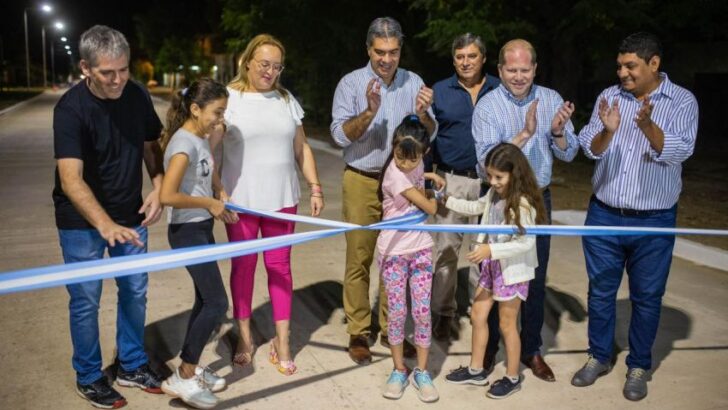 Pampa del Infierno: Capitanich inauguró cinco cuadras de pavimento y obras de iluminación
