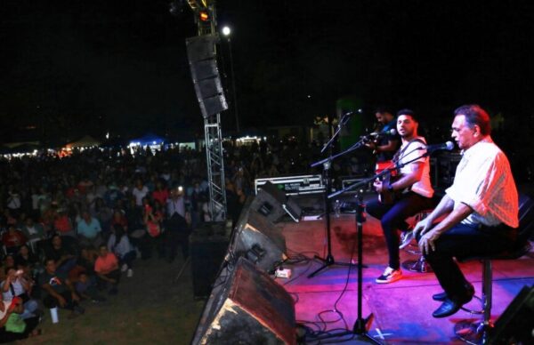 Resistencia: la comunidad celebró la Pascua con la misa y un festival de música en el polideportivo de Villa Don Enrique 1