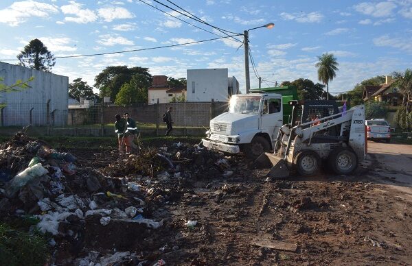 En la zona aledaña al parque Ávalos, el Municipio erradicó basurales y pide que no se arrojen residuos en la vía pública 1