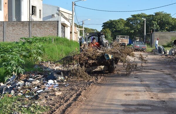 En la zona aledaña al parque Ávalos, el Municipio erradicó basurales y pide que no se arrojen residuos en la vía pública