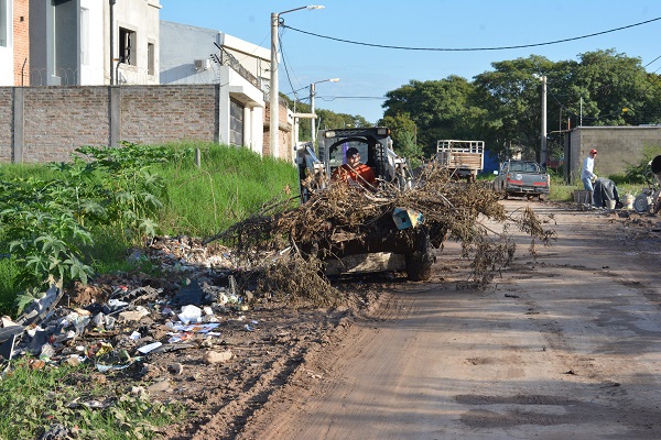 En la zona aledaña al parque Ávalos, el Municipio erradicó basurales y pide que no se arrojen residuos en la vía pública
