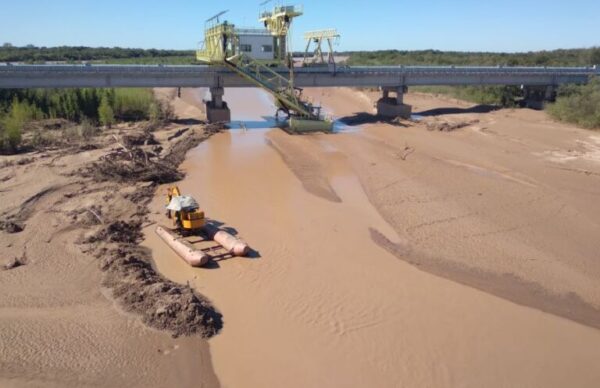 La APA trabaja sobre la toma del acueducto del río Bermejo 2