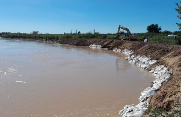 La APA trabaja sobre la toma del acueducto del río Bermejo