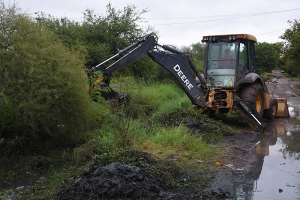 Lluvias intensas: el Municipio de Resistencia constató el funcionamiento del canal quijano y limpió conductos en la zona