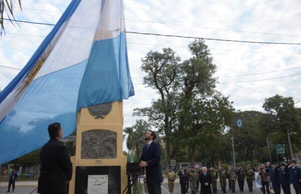 Al celebrar el Día de la Bandera, Resistencia honró al general Manuel Belgrano
