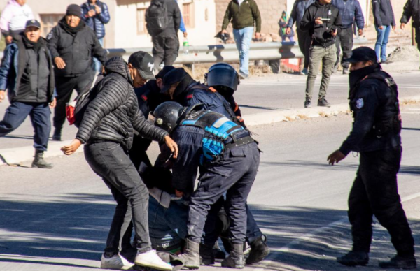 Brutal represión policial en Jujuy: permanecen detenidas 25 personas 1
