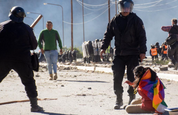 Brutal represión policial en Jujuy: permanecen detenidas 25 personas