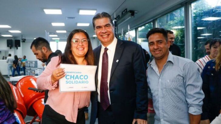 Capitanich entregó beneficios sociales gestionados a través de la Fundación Chaco Solidario