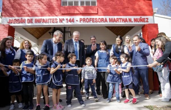Capitanich y Jaime Perczyk inauguraron la refacción del jardín de infantes N°144 "Profesora Martha Núñez" 2