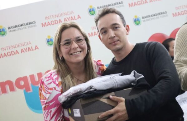 Magda Ayala entregó indumentaria a agentes de la GUM 3