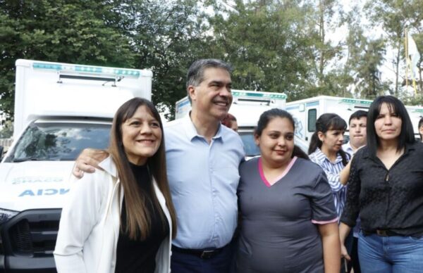 Capitanich y Rach Quiroga entregaron 19 ambulancias y 5 vehículos utilitarios a hospitales chaqueños