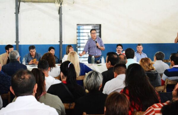 En Machagai, Gustavo Martínez dialogó con sus candidatos