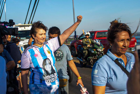 "Justicia por Cecilia": el reclamo llegó al puente entre Chaco y Corrientes 1