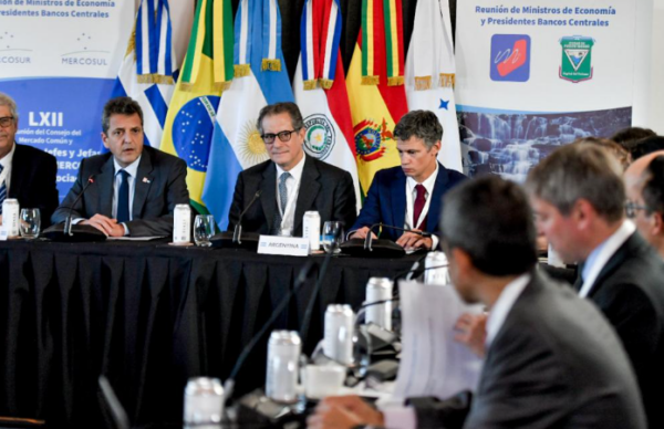 Massa encabeza una reunión del Mercosur, con eje en el uso de monedas locales en la región