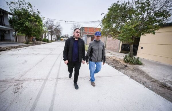 Pérez Pons supervisó el avance de obras en los barrios Vélez Sarsfield, El Tala y Aramburu