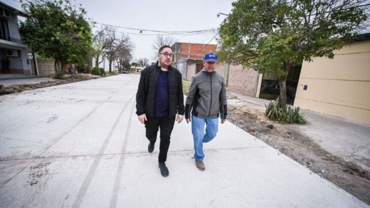 Pérez Pons supervisó el avance de obras en los barrios Vélez Sarsfield, El Tala y Aramburu
