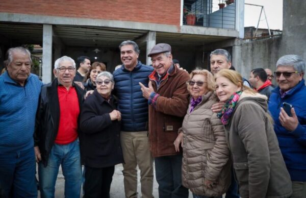 Capitanich mantuvo dos encuentros con las respectivas comisiones vecinales de Villa Prosperidad y Villa Itatí 2