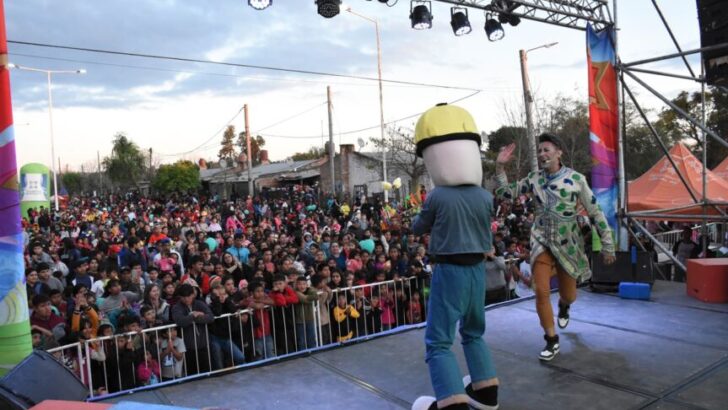 Con gran convocatoria, se realizó en el barrio Don Santiago otra jornada de “La Gran Fiesta de los Chicos”