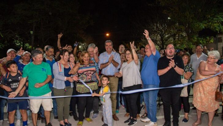 En Resistencia, el Gobierno inauguró 17 nuevas cuadras de pavimento en el barrio 400 Viviendas