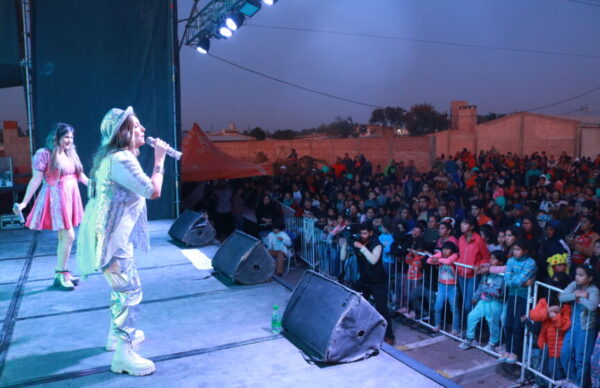 Los niños y niñas de la zona oeste disfrutaron de La Gran Fiesta de los Chicos que terminó con un show de “Cantando con Adriana” 2