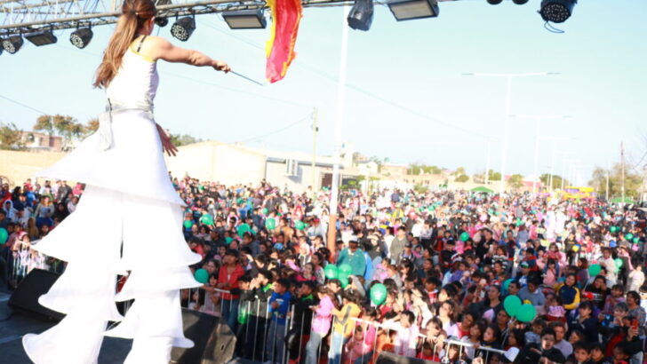 Los niños y niñas de la zona oeste disfrutaron de La Gran Fiesta de los Chicos que terminó con un show de “Cantando con Adriana”
