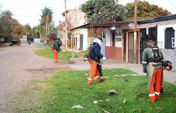 Resistencia ejecutó un operativo integral de limpieza en Villa Luzuriaga 1