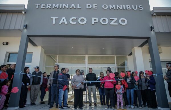 Taco Pozo: Capitanich inauguró la nueva terminal de ómnibus y la Escuela de Educación Especial N°32
