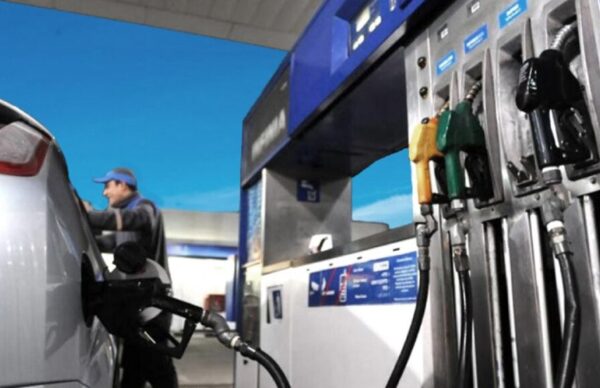 Tras una suba de 12,5%, el Gobierno congeló el precio de los combustibles hasta el 31 de octubre 1
