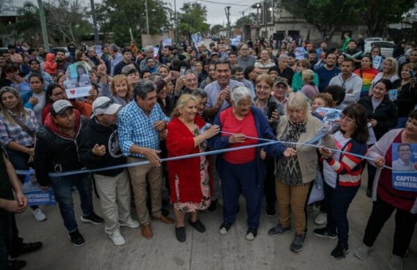 Capitanich inauguró 19 cuadras de pavimento en los barrios El Tala y Vélez Sarsfield 2