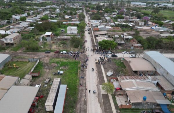 Capitanich inauguró 19 cuadras de pavimento en los barrios El Tala y Vélez Sarsfield 3