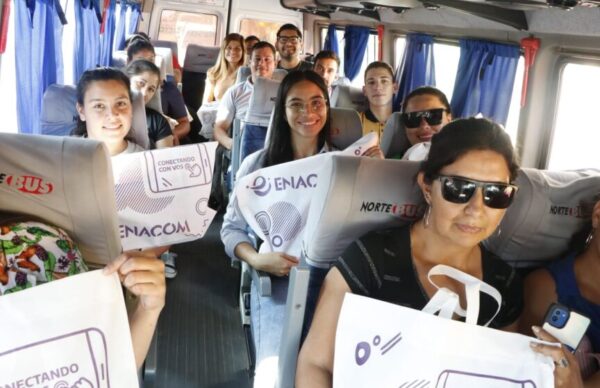"Conectando con Vos”: ENACOM y ECOM Chaco entregaron unas 3.000 tablets