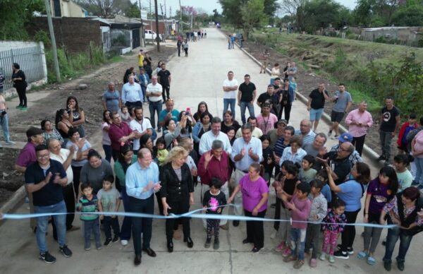 Conectividad vial para Resistencia: el Gobierno provincial inauguró nuevas cuadras de pavimento