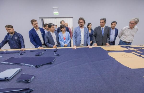 En Tirol, Capitanich acompañó la inauguración de la planta textil Altotek 1