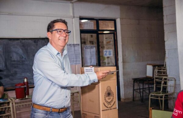 Gustavo Martínez votó en el San Cayetano y se aventuró sobre ingresar al balotaje 1