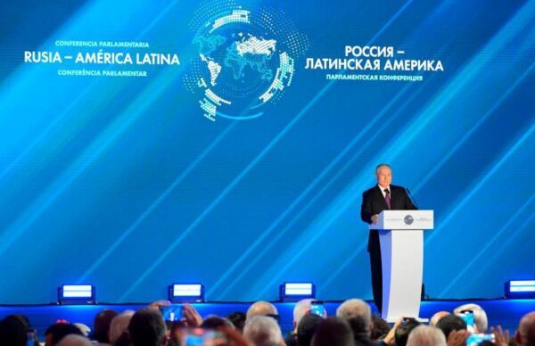 Vladimir Putin: "América Latina jugará un papel clave en la política mundial"