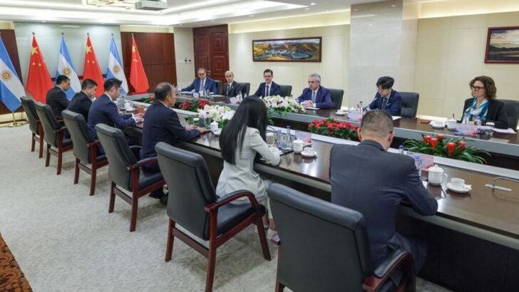 Alberto se reunió con empresarios y el alcalde de Shanghái