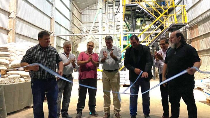 Capitanich inauguró una planta modular elaboradora de alimentos peletizados