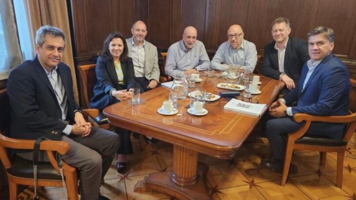 En Buenos Aires, el gobernador electo mantuvo reuniones de cara al 10 de diciembre