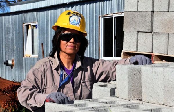 Las mujeres en el sector de la construcción hacen crecer el empleo