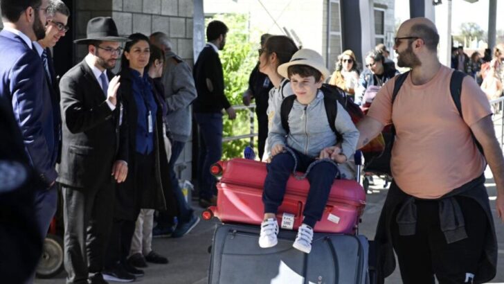 Otros 262 argentinos repatriados de Israel llegaron al país