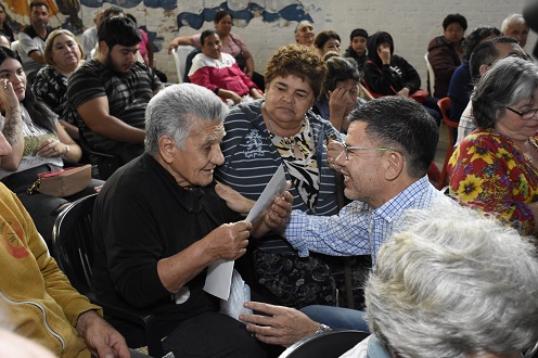 Resistencia: Guillermo Monzón entregó a 95 familias sus actas de tenencia de tierras