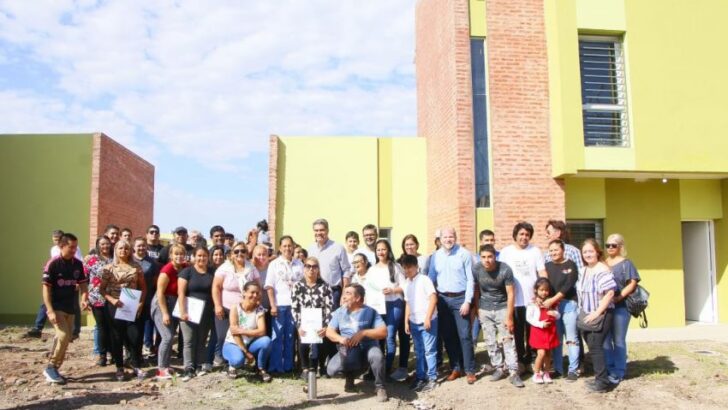 Entregaron 23 viviendas familiares en el barrio Carpincho Macho