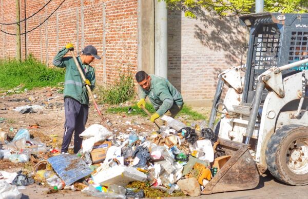 Erradicación de minibasurales: siguen despejando residuos de la vía pública e insisten en cuidar la limpieza de los espacios comunes