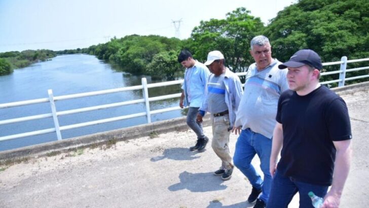 Creciente del río Paraná: Chapo recorrió la zona afectada de la Isla del Cerrito